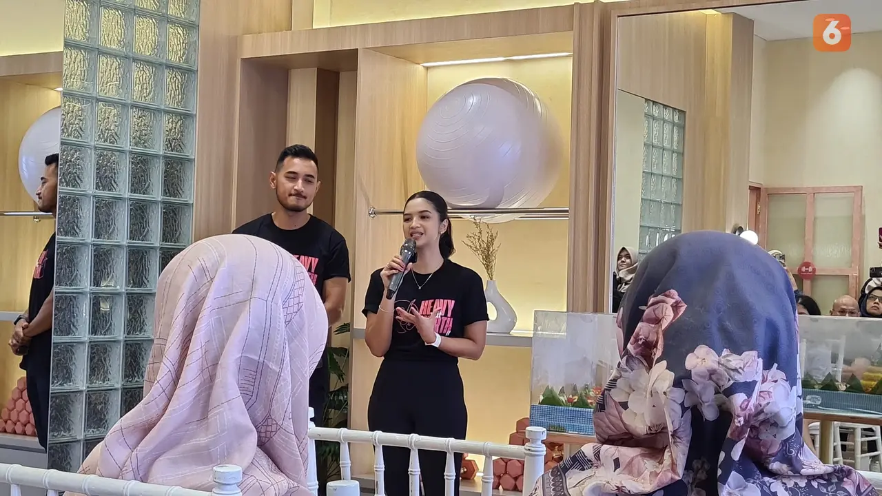 Nggak cuma bikin bugar, Co-founder Salsalivefit Gym, Salsabila Avinandita Karsawinata mengatakan bahwa olahraga beban juga bisa bikin kamu makin cantik dan bahagia. (Foto: Titin Sahra Melani/Liputan6.com)