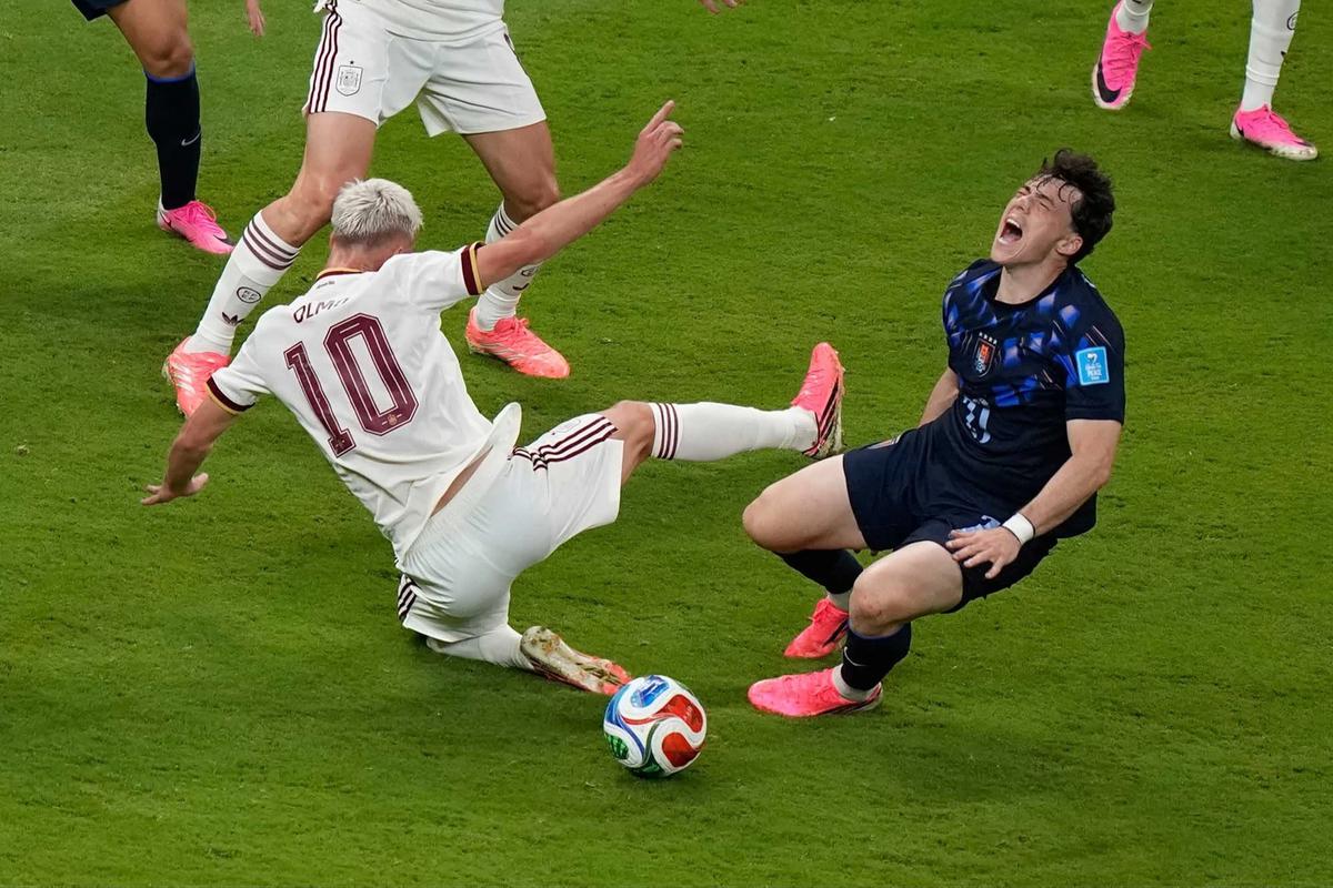 FOTO: Spanyol Lolos Juara Grup Usai Singkirkan Uruguay