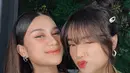 Mana potret paling menawan dari penampilan duo bestie ini, Sahabat FIMELA? [Foto: Instagram/fuji_an]