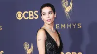 Inilah sederet selebritas cantik yang masuk ke dalam predikat gaun terbaik di Emmy Awards 2017. (Foto: www.whowhatwear.com)