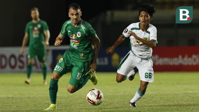 FOTO: PS Sleman Imbangi Persebaya Surabaya Tanpa Gol di Babak Pertama - Velez Nicolas Leandro; Dicky Kurniawan Arifin