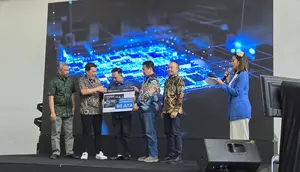 Axioo meresmikan kelas laboratorium komputer Intelligent Desktop Virtualization (IDV) pertama di Indonesia di SMK Pertiwi Kuningan Jabar, dengan hasil kolaborasi bersama PT Indo Mega Vision dan didukung Intel Corporation. (Liputan6.com/ Agustin Setyo Wardani)