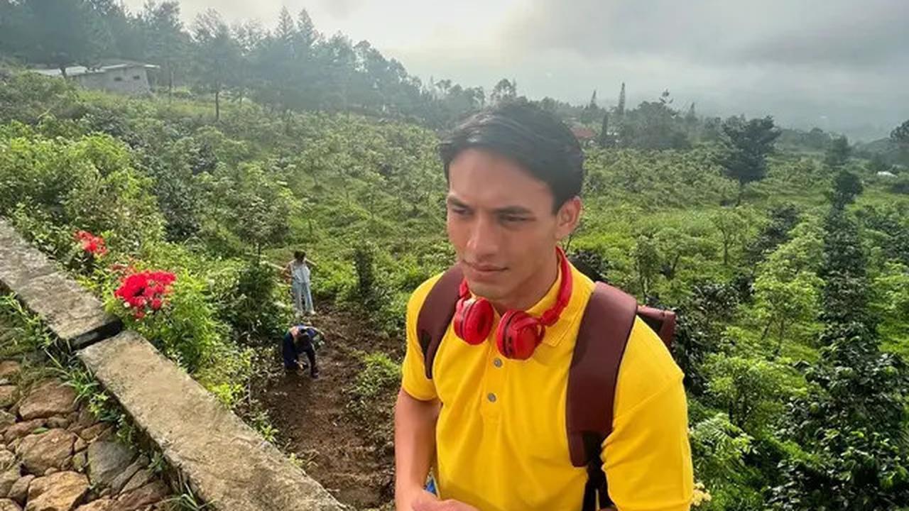 6 Potret Gaya Jefri Nichol untuk Karakter Film Aku Jati Aku Asperger, Tampil Unik