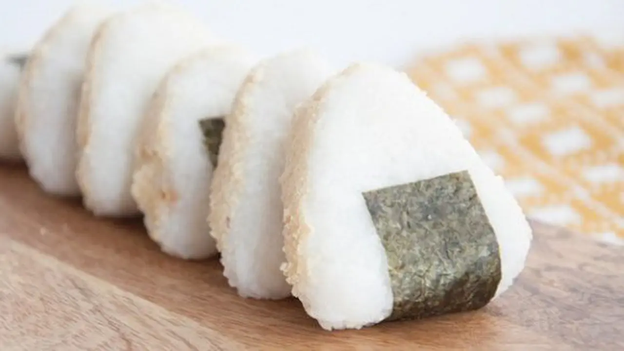 Onigiri/copyright elephantasticvegan.com