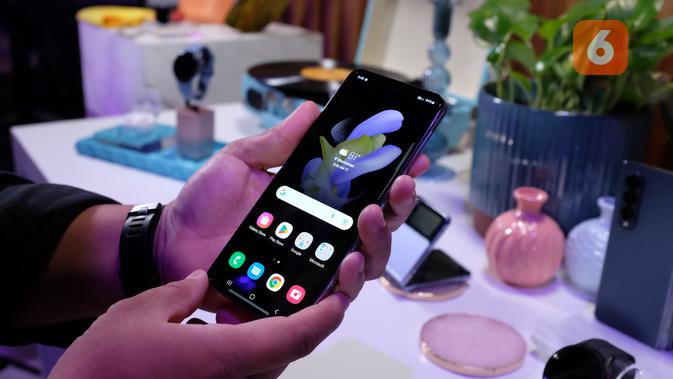 <p>Penampakan Samsung Galaxy Z Flip 4 5G. (Liputan6.com/ Iskandar Muda)</p>