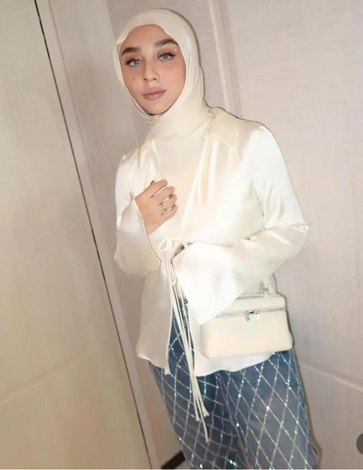 5 Model Hijab Pashmina yang Simpel dan Cantik di 2025, Pilih yang Cocok Untukmu