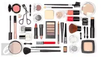 Intip trik mudah dan sederhana membersihkan kuas makeup berikut ini. (iStockphoto)