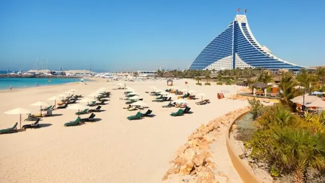 Hal Unik yang Hanya Bisa Ditemukan di Pantai Dubai