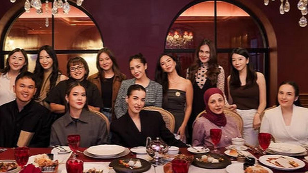 Potret Nagita Slavina Kumpul Bareng Bos-bos Cantik, Pakai Jaket Chanel Seharga Rp143 Juta