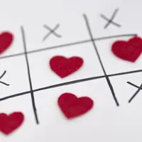 Tic tac toe bergambar love dan tanda silang (Foto: Freepik/freepik).
