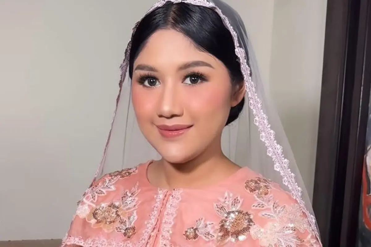 Pesona Erina Gudono dalam Dress Brokat Pink saat Gelar Pesta Akikah Mewah Bebingah, Tampil Kompak dengan Kaesang Pangarep