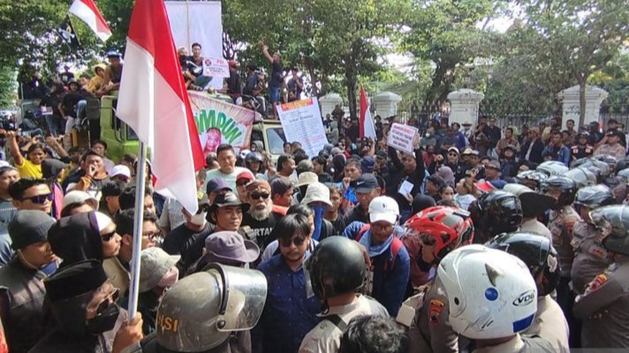 Pati Kembali Memanas, Warga Geruduk Kantor DPRD Tuntut Bupati Sudewo Mundur dari Jabatan