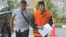 Pejabat Pembuat Komitmen atau PPK di Satuan Kerja Pelaksanaan Jalan Nasional XII Balikpapan, Andi Tejo Sukmono memasuki Gedung KPK di Jakarta, Rabu (27/11/2019). Andi diperiksa sebagai tersangka suap pengadaan proyek jalan di Provinsi Kalimantan Timur tahun 2018-2019. (merdeka.com/Dwi Narwoko)