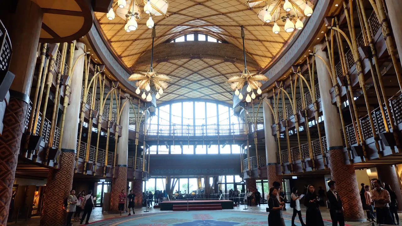 Jelajah 4 Benua di Hotel Tematik Terbaru Disneyland Hong Kong