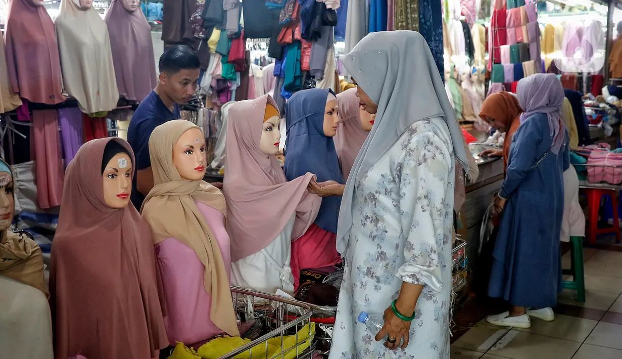 Mengingat pandemi yang sudah mulai teratasi, diprediksi tahun ini ritel fashion akan ramai peminat.  (Liputan6.com/Angga Yuniar)