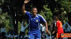 Citizen6, Surabaya: Setelah mengandaskan harapan Sekolah Tinggi Teknologi Angkatan Laut (STTAL) 4-2 di Lapangan Sepak Bola Denmako, Kobangdikal,  Selasa (10/4). (Pengirim: Penkobangdikal)
