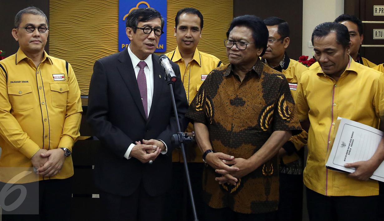 Kementerian Hukum dan HAM resmi mengesahkan kepengurusan struktur organisasi di bawah pimpinan Ketua Umum  Partai Hanura Oesman Sapta Odang (OSO), Jakarta, Rabu (2/1). (Liputan6.com/Johan Tallo)