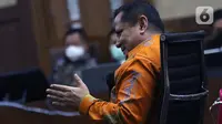 Irjen (Pol) Napoleon Bonaparte saat menjadi saksi dalam sidang lanjutan dugaan perantara suap penghapusan red notice Djoko Tjandra dengan terdakwa Tommy Sumardi di Pengadilan Tipikor, Jakarta, Selasa (24/11/2020). Sidang beragenda mendengar keterangan saksi. (Liputan6.com/Helmi Fithriansyah)