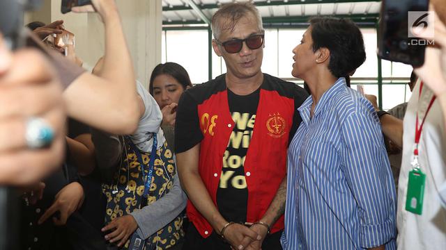 Karena Tio Pakusadewo Sedang Sakit Anak Minta Direhabilitasi Bukan Dipenjara Showbiz Liputan6 Com