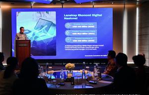 Wakil Menteri Komunikasi dan Digital (Wamenkomdigi) Nezar Patria menyampaikan bahwa adopsi AI di sektor keuangan menunjukkan hasil yang terukur.