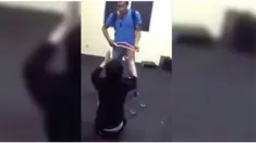 Walau sudah minta ampun, sang majikan masih tetap menyiksa TKI ini bertubi-tubi.