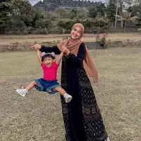 Teuku Ryan belakangan ini tidak ikut berlibur bersama Ria Ricis dan Moanna