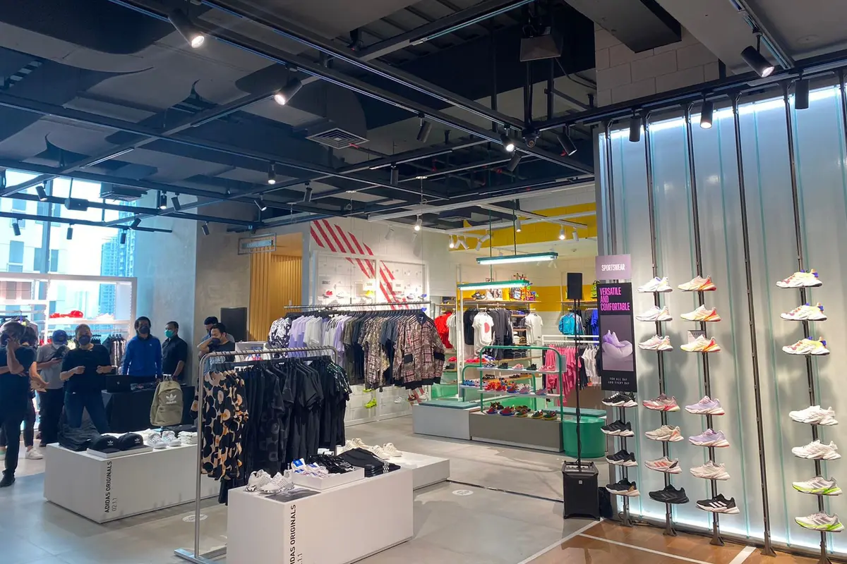 Toko terbesar Adidas baru saja dibuka