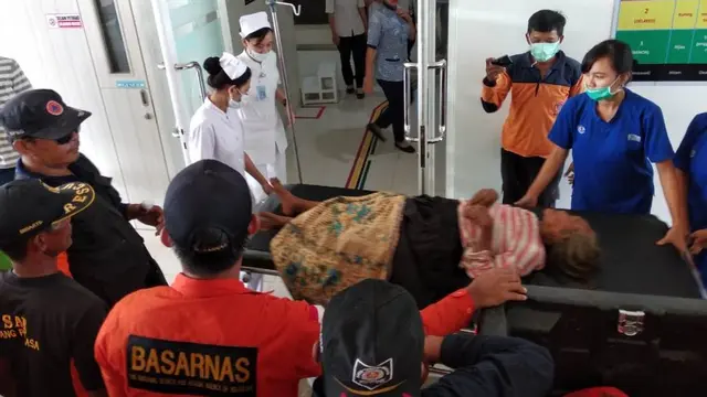Lantaran kondisinya yang lemah, Nenek Keben mesti dirawat di RS sebelum dipulangkan ke rumahnya. (Foto: Liputan6.com/Pusdalops-PB Kebumen/Muhamad Ridlo)