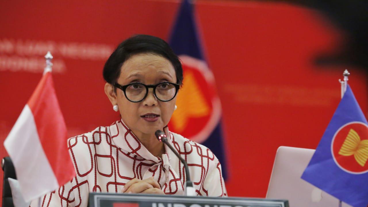 Menlu Retno dalam press briefing terkait Special ASEAN-Australia Foreign Ministers’ Meeting on COVID-19 dengan awak media pada Selasa 30 Juni 2020.