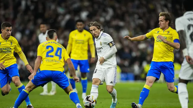 Kalahkan Cadiz, Real Madrid Tempel Barcelona di Puncak La Liga