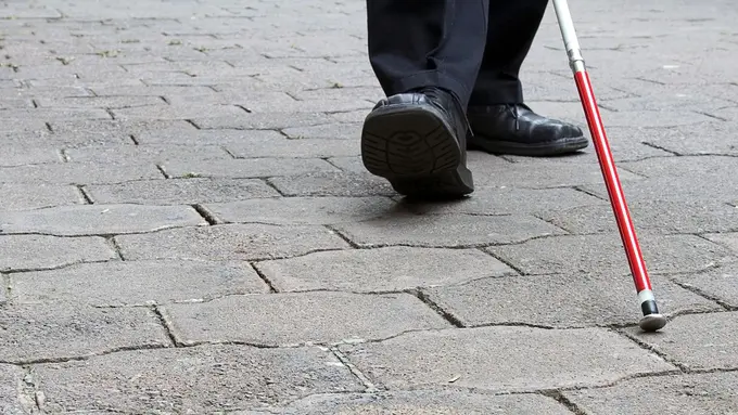 Pria buta salat di depan Kabah, tiba-tiba matanya bisa melihat kembali!