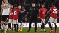 Manajer Manchester United, Ole Gunnar Solskjaer, berhasil membawa anak asuhnya menang 3-0 atas Derby County pada laga babak kelima Piala FA di Pride Park Stadium, Kamis (5/3/2020) malam waktu setempat. (AFP/Oli Scarff)