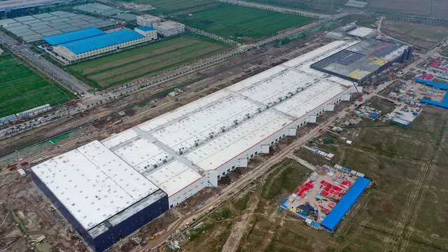 Pabrik Tesla di China
