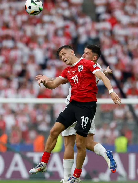 Gol pembuka kemenangan Austria dicetak Gernot Trauner pada menit ke-9. (AXEL HEIMKEN/AFP)