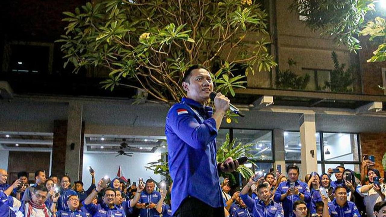 Di hadapan para kadernya, AHY menyinggung soal pemimpin bangsa yang ikut cawe-cawe dalam Pemilu 2024. Dia menilai, instrumen kekuasaan negara yang ikut cawe-cawe akan sangat berbahaya.
