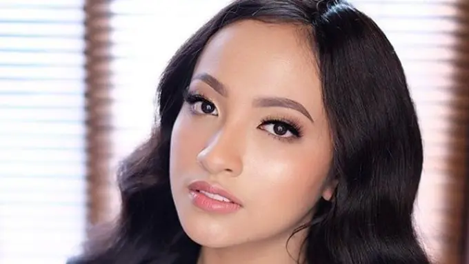 Ini rahasia Puteri Indonesia Lingkungan 2018 Vania Herlambang untuk merawat rambut tipis