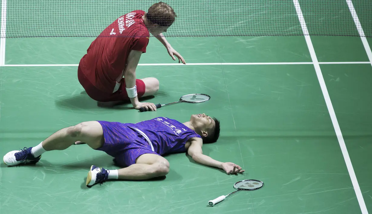 Ekspresi Chou Tien Chen usai mengalahkan Anders Antonsen di final tunggal putera Indonesia Open 2019 melalui pertarungan ketat 3 gim dengan skor 21-18 24-26 21-15 di Istora Senayan, Jakarta, Minggu (21/7/2019). (Bola.com/Peksi Cahyo)