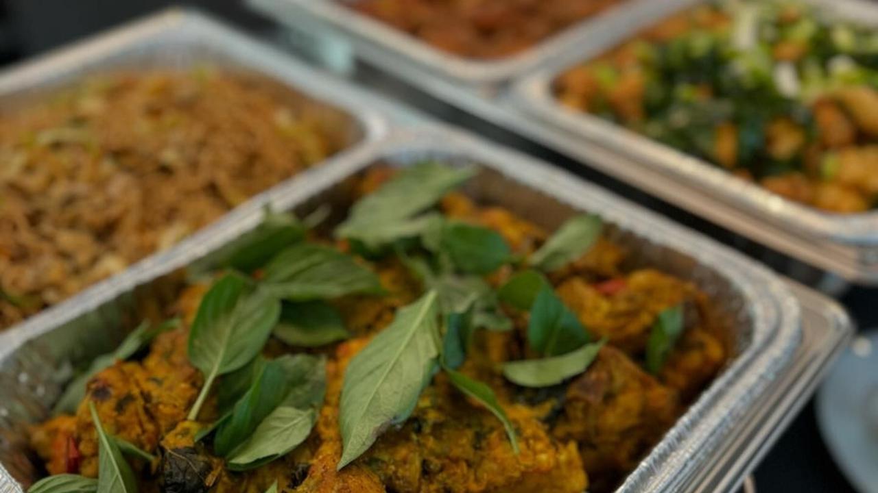 Menghidangkan Makanan Khas Nusantara