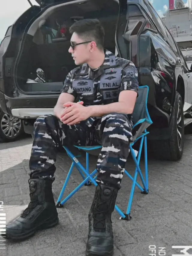Riza Syah Pakai Seragam TNI