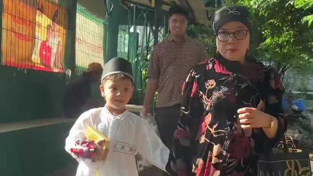 Momen Gala Sky Ziarah ke Makam Orang Tua/ Instagram @galaasky