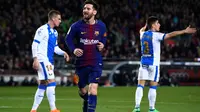 Lionel Messi mengukir hattrick saat Barcelona menang 3-1 atas Leganes pada laga pekan ke-31 La Liga Spanyol, di Camp Nou, Sabtu (7/4/2018). (AFP/Josep Lago)
