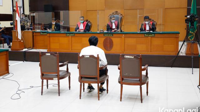 Gaga Muhammad saat menjalani persidangan (Kapanlagi.com/ Bayu Hendiarto)