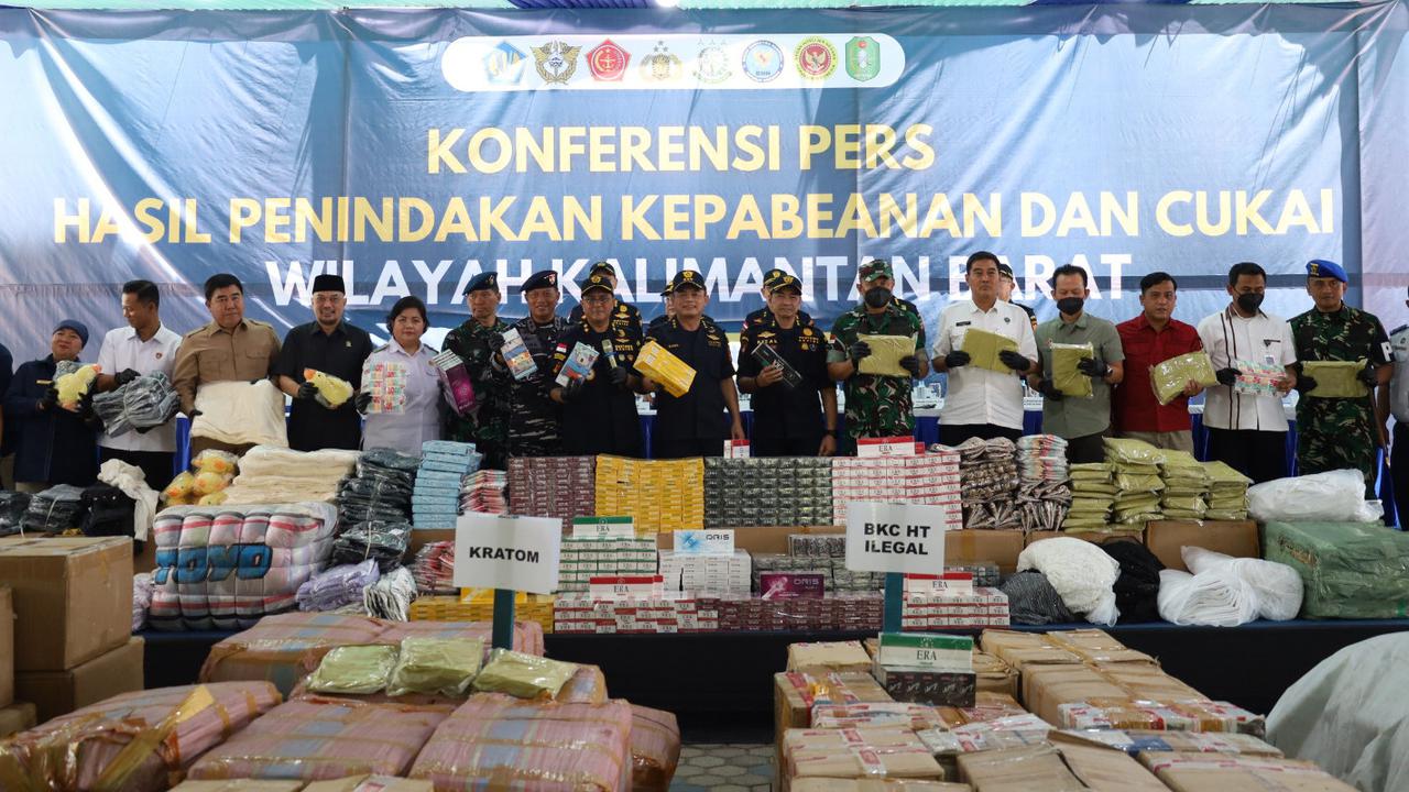 Tegas! Bea Cukai Kalbar Musnahkan Rokok dan Pakaian Selundupan Hampir Rp3 Miliar