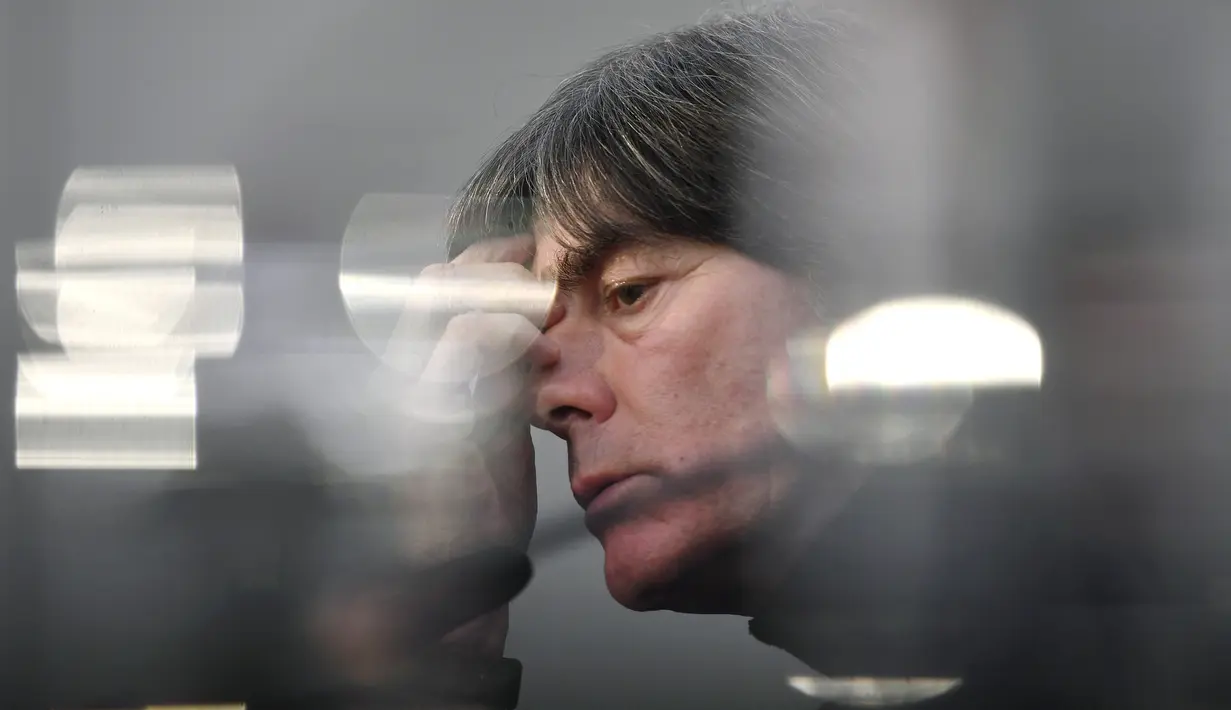 Joachim Loew mulai menjadi bagian Timnas Jerman saat digandeng Jurgen Klinsmann menjadi asitennya pada 2004. Hingga akhirnya menjadi pelatih utama, sederet prestasi bersama Tim Panser telah ditorehkannya sebelum akhirnya memilih mundur usai Euro 2020 nanti. (AFP/Ina Fassbender)