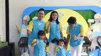Ruben Onsu bersama keluarganya dalam acara perkenalan bisnis kue terbaru bernama Thabenia di kawasan Karang Tengah Lebak Bulus, Cilandak Jakarta Selatan, Sabtu (13/11/2021)