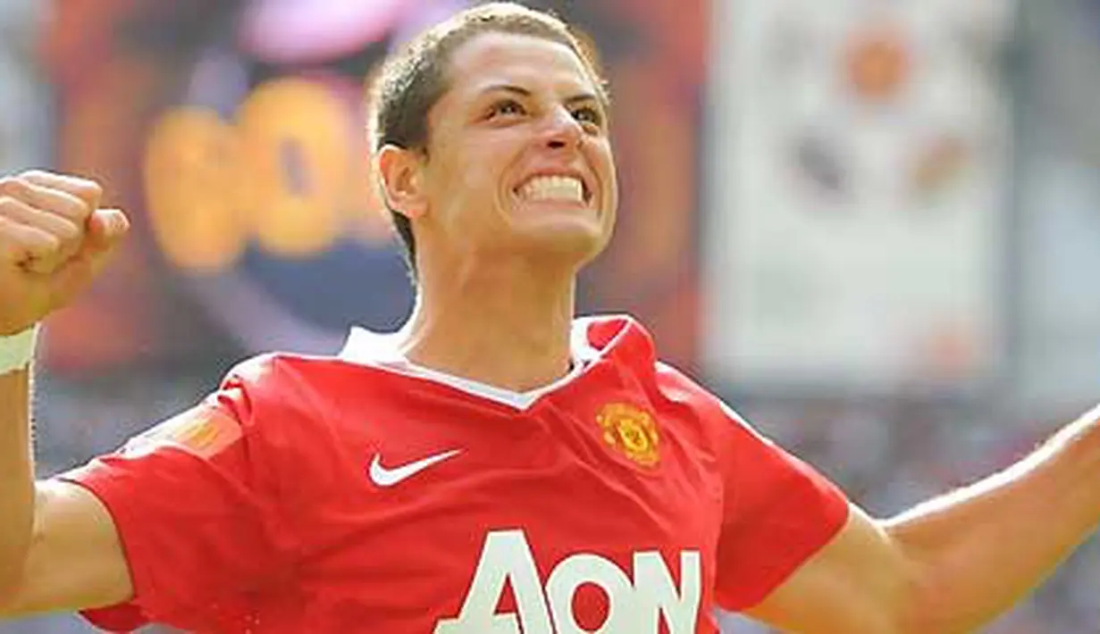 Ekspresi kegembiraan striker muda MU Javier Hernandez setelah mencetak gol kedua timnya ke gawang Chelsea di laga FA Community Shield 2010 yang berlangsung di Wembley Stadium, 8 Agustus 2010. MU unggul 3-1.