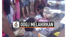 WARGA CILACAP BANTU ODGJ MELAHIRKAN DI PINGGIR JALAN