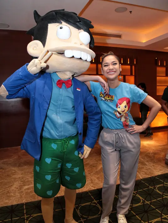 Yang terbaru, penyanyi yang biasa disebut Unge itu melakoni hal baru. Istri aktor asal Malaysia Ashraf Sinclair itu menjadi dubers atau pengisi suara dalam film animasi Si Juki The Movie. (Adrian Putra/Bintang.com)