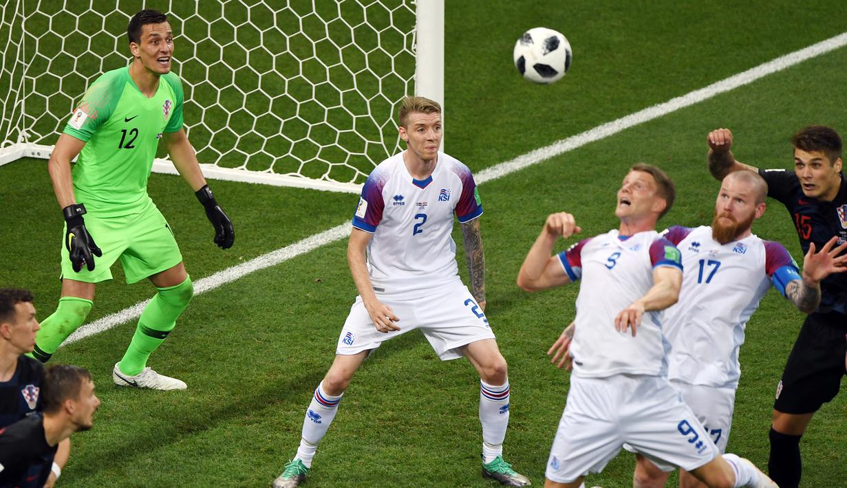 Islandia. Seperti Bosnia-Herzegovina, Islandia juga tercatat baru satu kali lolos ke putaran final Piala Dunia pada edisi 2018 di Rusia. Saat itu Islandia finis di posisi juru kunci Grup D dengan mengemas 1 poin. Posisi juara grup diraih Kroasia dengan 9 poin, runner-up ditempati Argentina dengan 4 poin dan di posisi ketiga ada Nigeria dengan 3 poin. (AFP/Khaled Desouki)