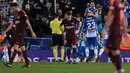 Pemain Espanyol merayakan gol ke gawang Barcelona pada laga leg pertama perempatfinal Copa del Rey di Stadion RCDE, Kamis (18/1). Diwarnai kegagalan penalti Lionel Messi, Barcelona takluk via gol semata wayang Oscar Melendo. (Josep LAGO / AFP)